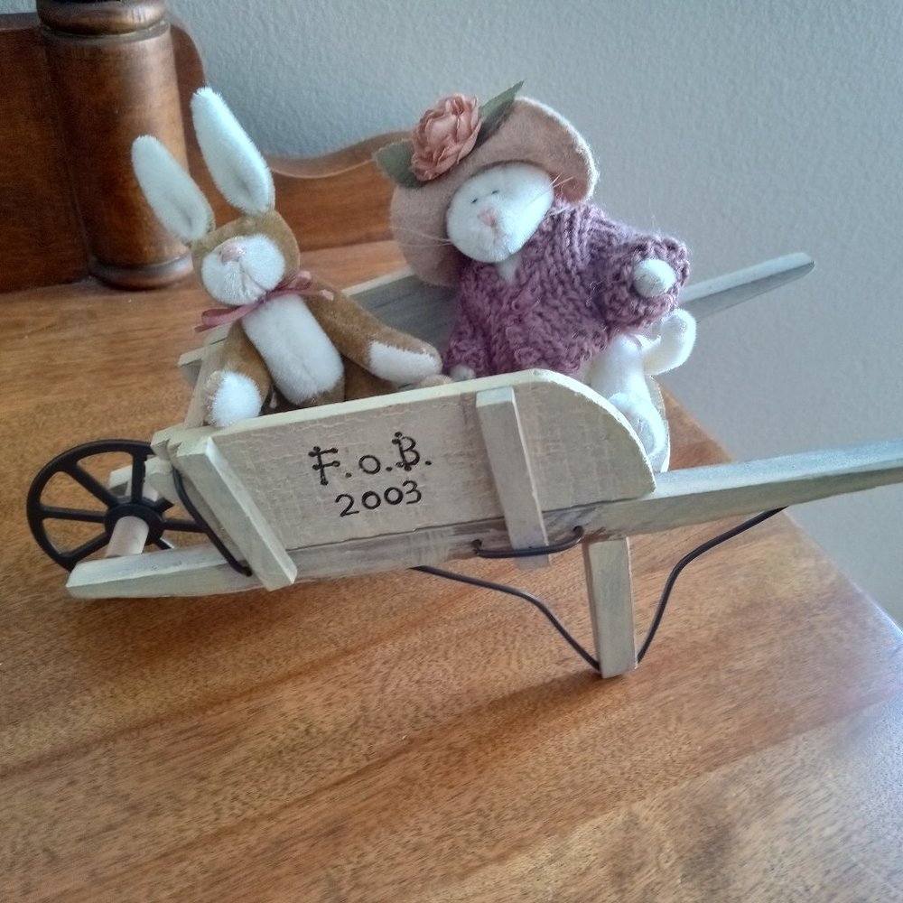 Boyds Bears Wheelbarrow and Wuzzies